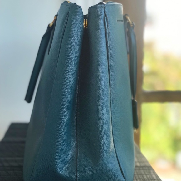 Prada Double-Zip Large Tote Bag - Picture 5 of 5